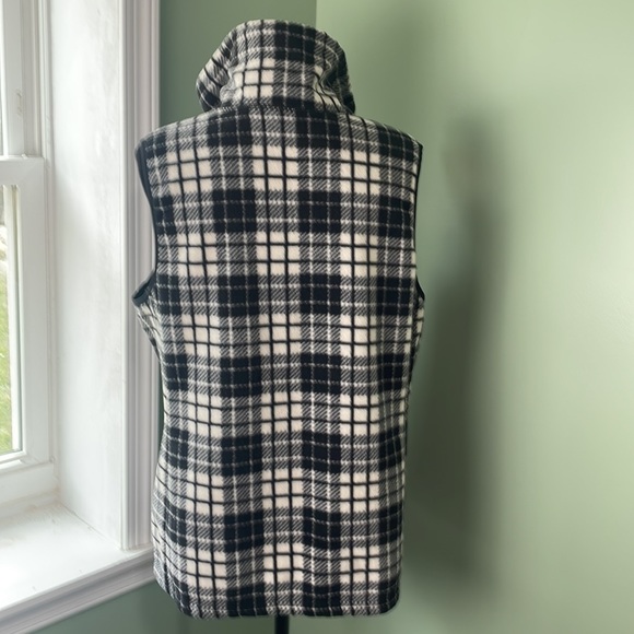 Chaps black and white plaid fleece vest, large - Picture 3 of 4